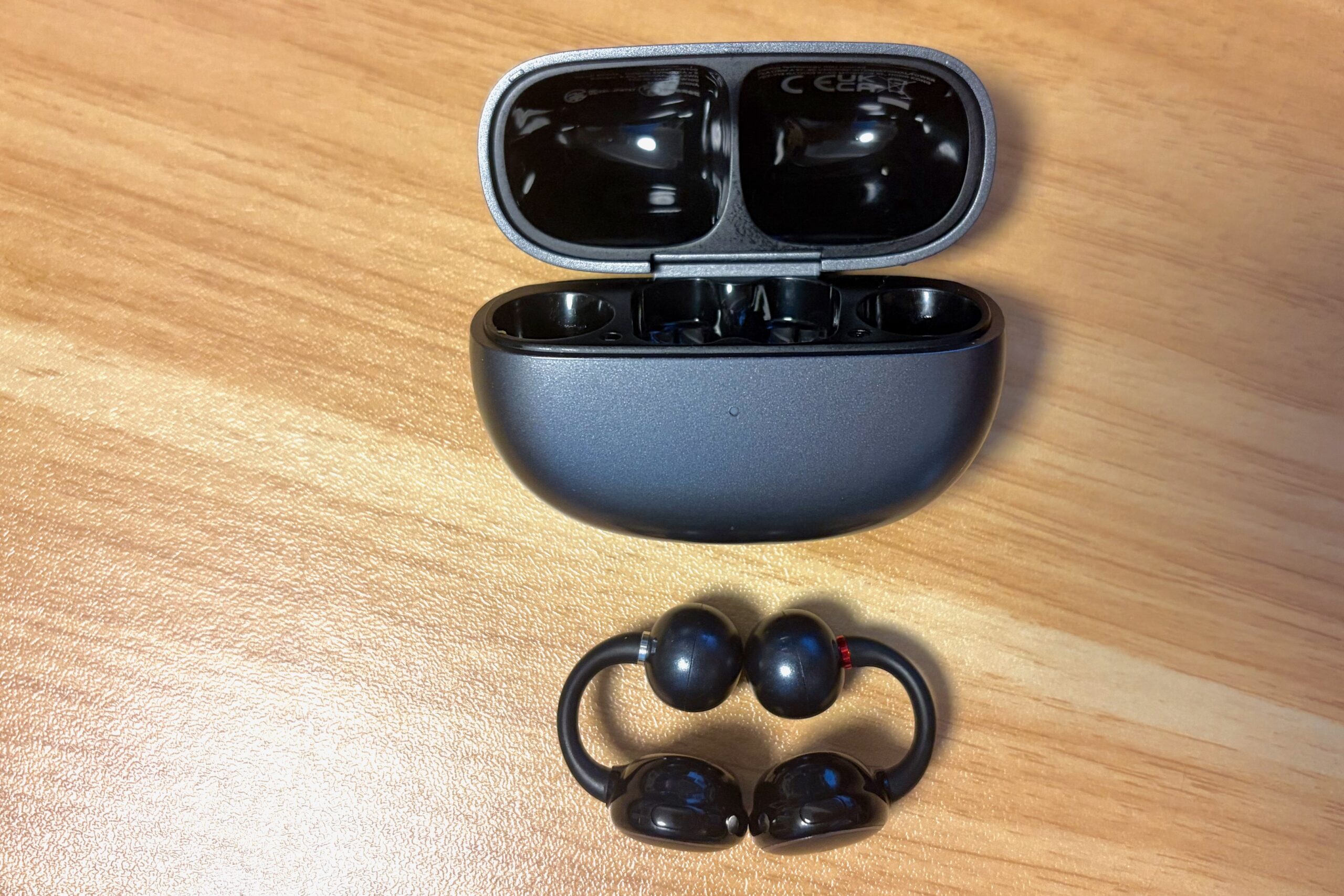 EarFun Clip ケースと本体
