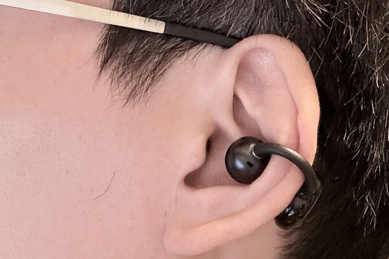 EarFun Clip 装着シーン