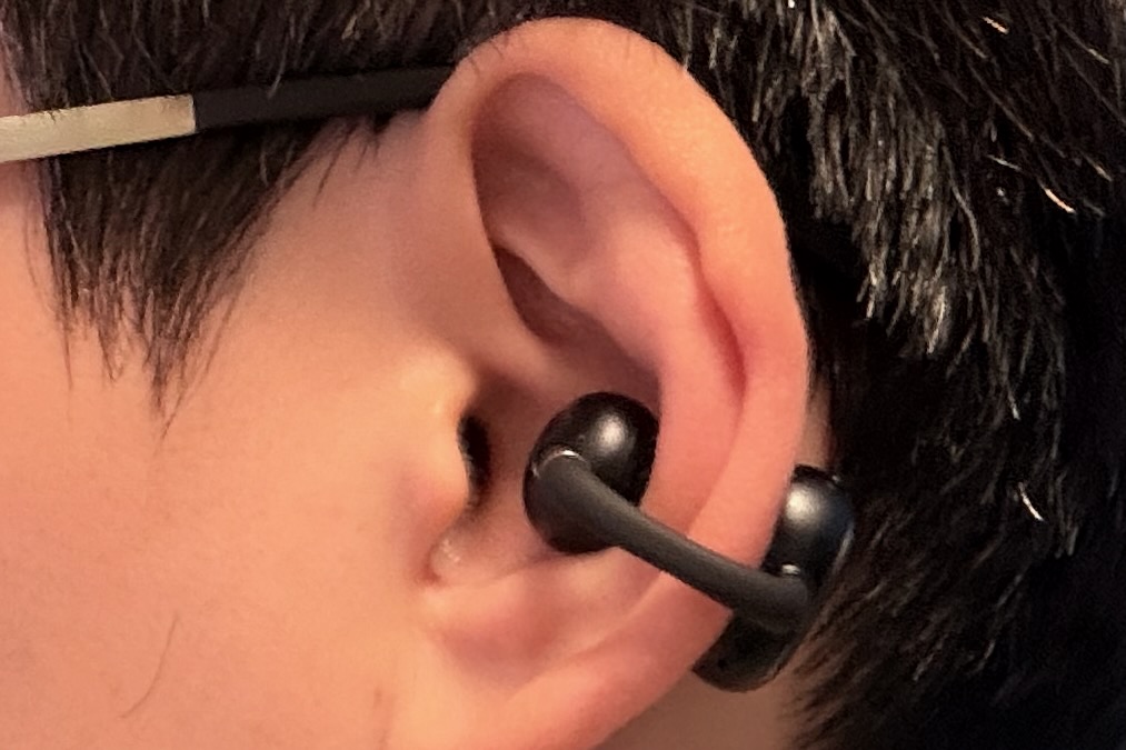 EarFun Clip 2 装着シーン