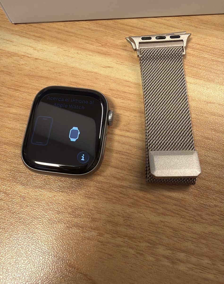 バンド本体と Apple Watch
