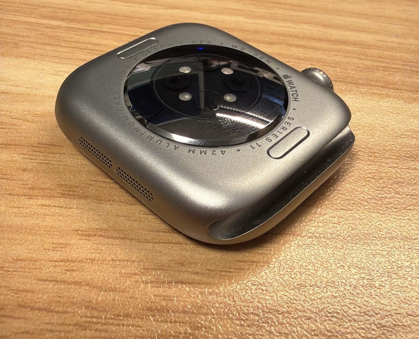 Apple Watch Series 11 レビュー：最大24時間バッテリー・高血圧通知対応・S10チップ搭載の42mm GPSモデル