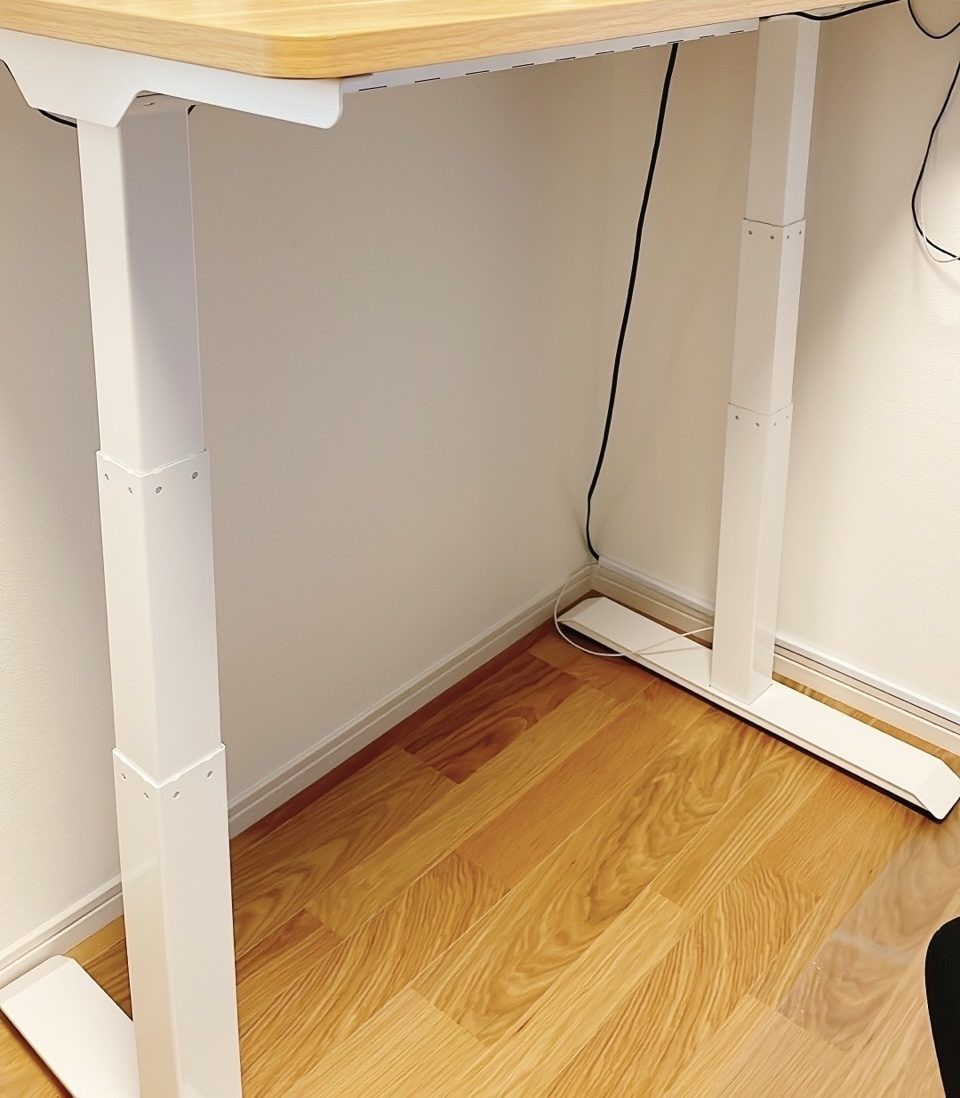 【レビュー】FLEXISPOT スタンディングデスク E7W|デュアルモーター・耐荷重125kg、本格電動昇降デスクの定番モデル