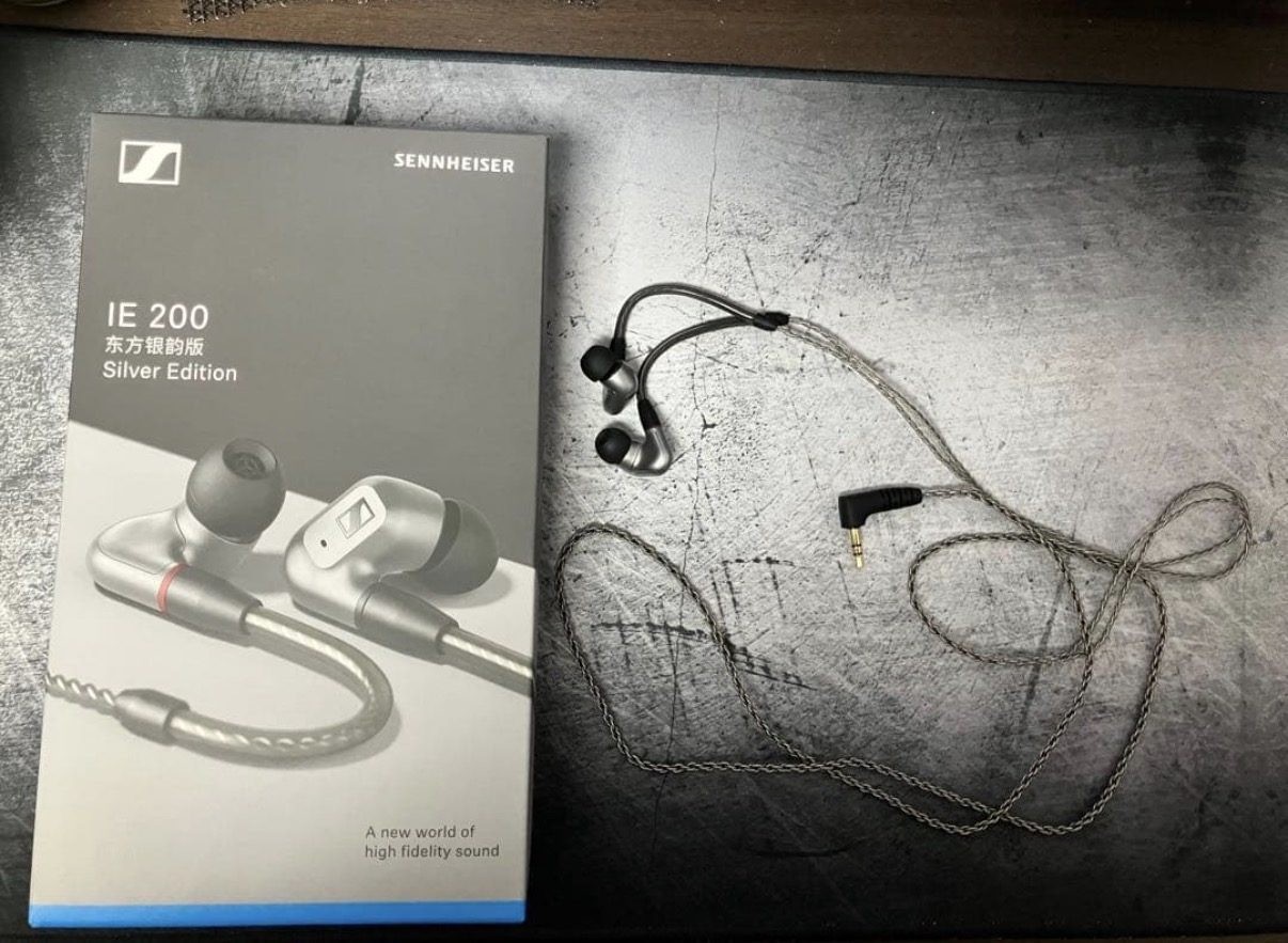SENNHEISER IE200 のパッケージとイヤホン