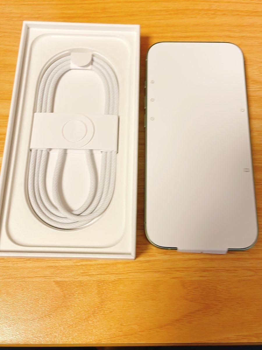 同梱の USB-C ケーブル
