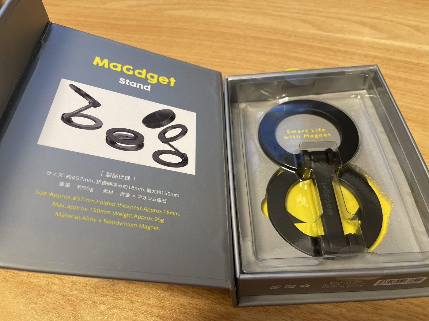 MaGdget Stand レビュー：MagSafe対応マグネットスマホスタンド、デスク・冷蔵庫・車内で自由に設置できる折りたたみスタンド