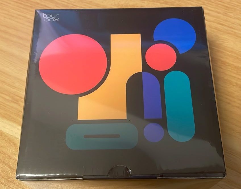 TourBox Lite のパッケージ
